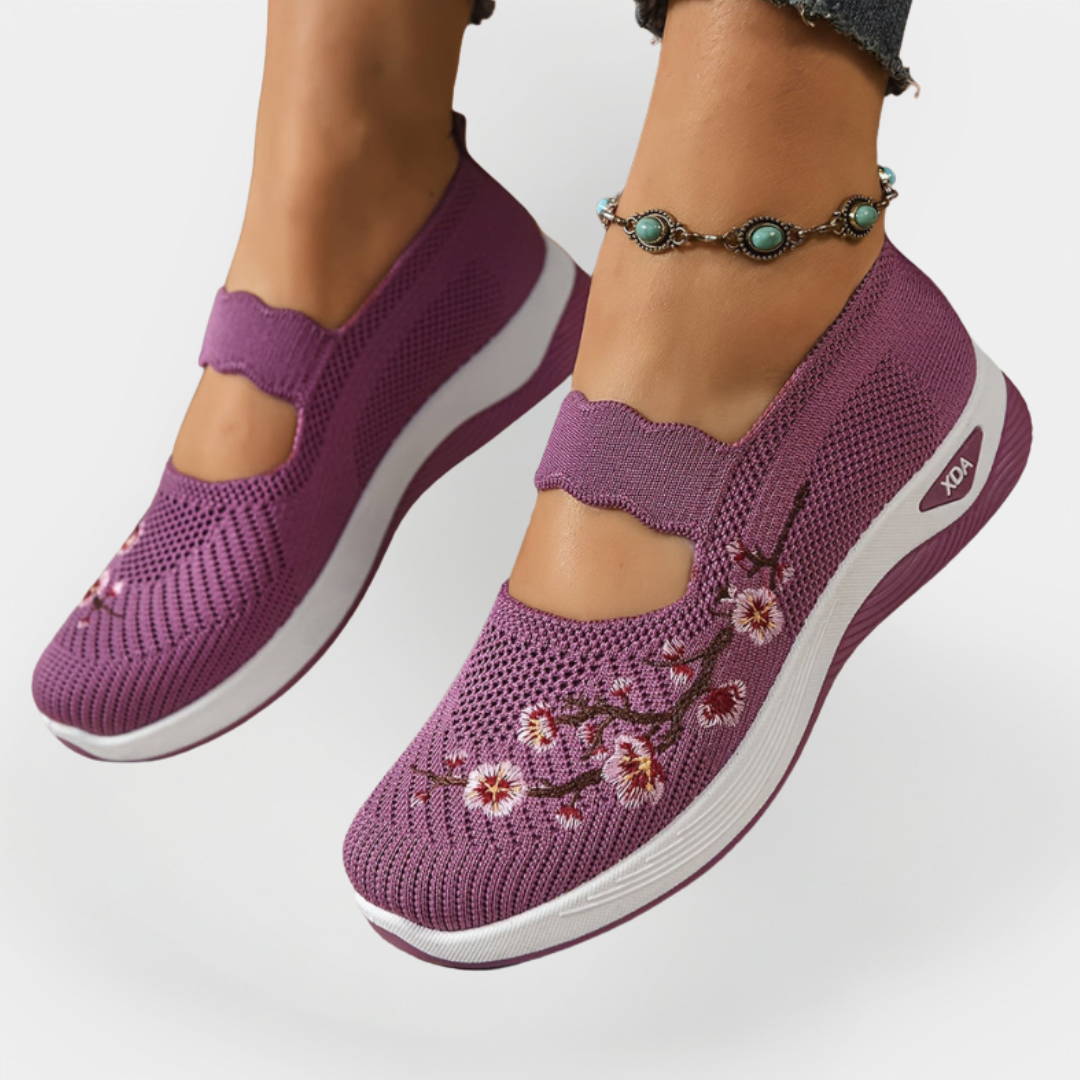 Ortopéd cipők virágos hímzéssel